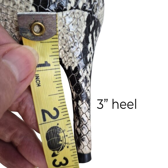 Schutz Bette Genuine Leather Snake Ankle Booties Low Heel Cream/Black Size 9.5 B - Picture 4 of 15